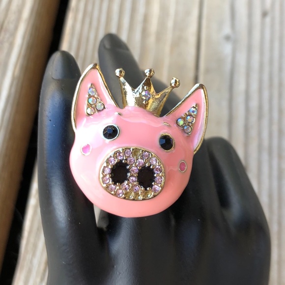 Betsey Johnson Jewelry - Super Cute Betsey Johnson Enamel Pig Ring!